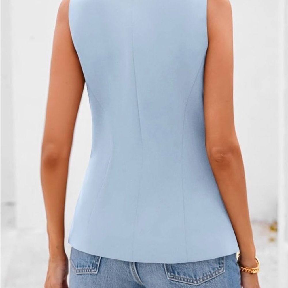 Chic Sky Blue Buttoned Blouse - Picture 3 of 9